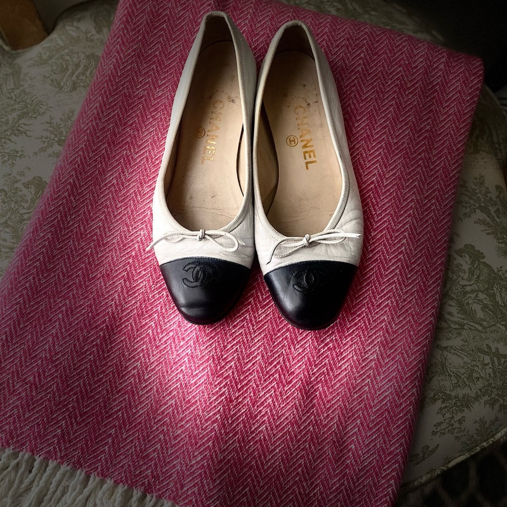 Chanel ballet flat black and white 37 7